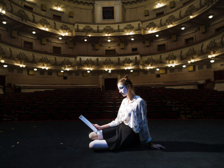 Z jakiego powodu warto chodzić do teatru?