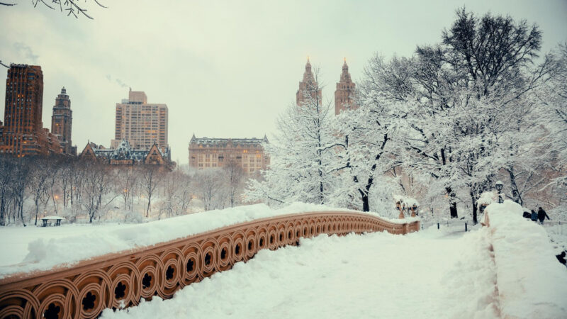 Okoliczne miasta przykryte białym puchem – zimowa pogoda