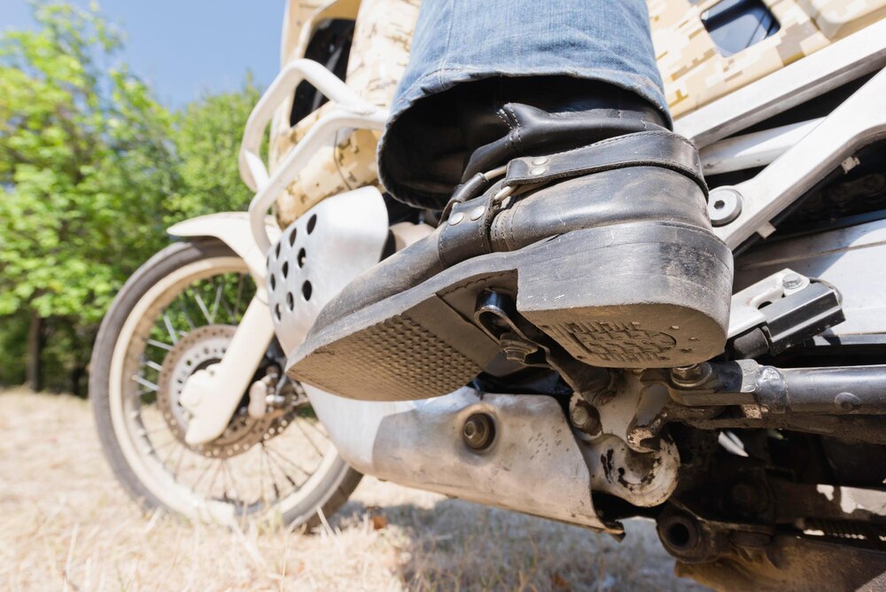 Motocyklista wypadł z drogi w Siedliskach! Śmigłowiec LPR w akcji ratunkowej