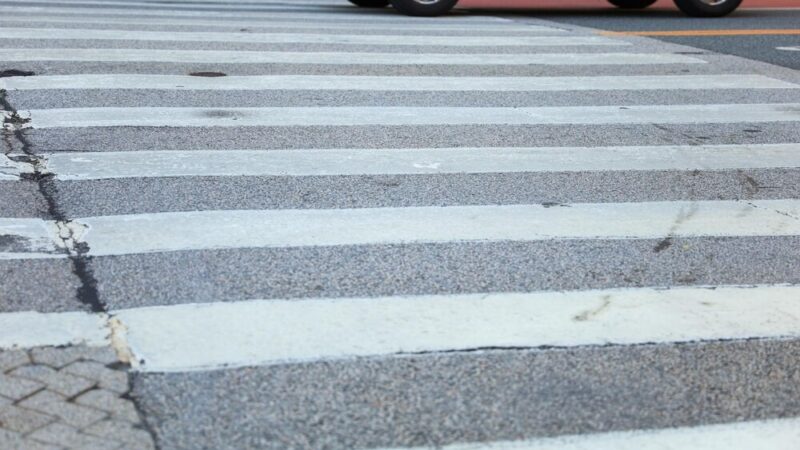 Stary Sącz: Wąski most w centrum chaosu. Czy nowa kładka dla pieszych rozwiąże problem?