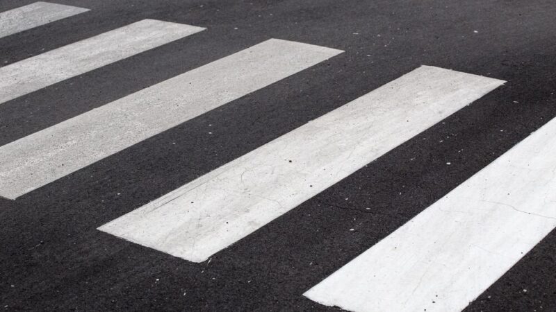 Bezpieczny powrót do szkoły: Policja dba o bezpieczeństwo uczniów na drogach Sądecczyzny