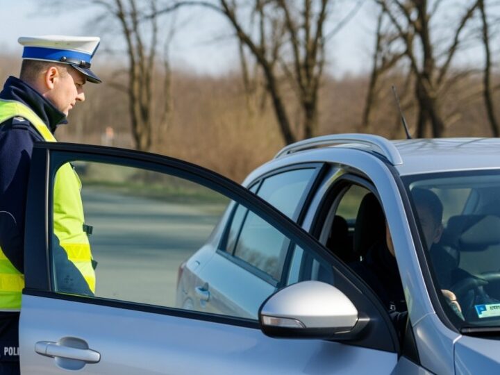 Mandaty sypią się jak deszcz! Policja nie oszczędza nietrzeźwych kierowców!