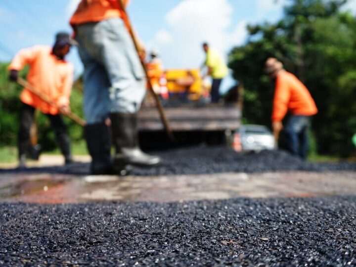 Nowa droga i bezpieczne chodniki: zakończono remont w powiecie nowosądeckim