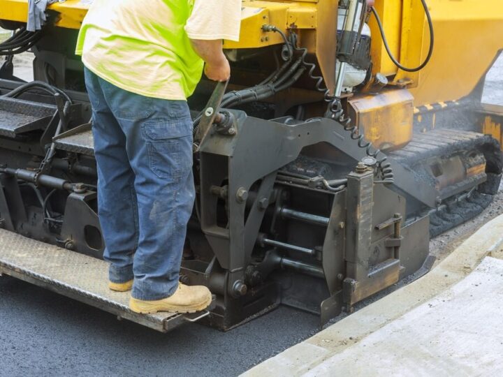 Nowa droga w Niskowej: mieszkańcy zyskali bezpieczeństwo i komfort!