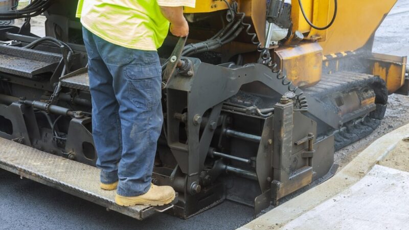 Nowa droga w Niskowej: mieszkańcy zyskali bezpieczeństwo i komfort!