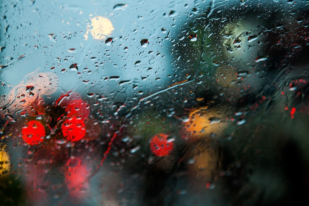 Intensywne opady deszczu i śniegu oraz oblodzenie dróg i chodników