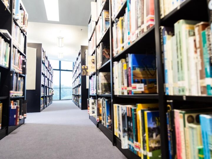 Muzyczne wieczory poezji: emocje i wrażenia w bibliotece