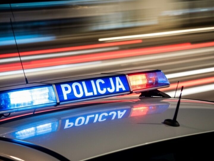 Zimowe opady na Sądecczyźnie: Policja wzywa do ostrożności na drogach