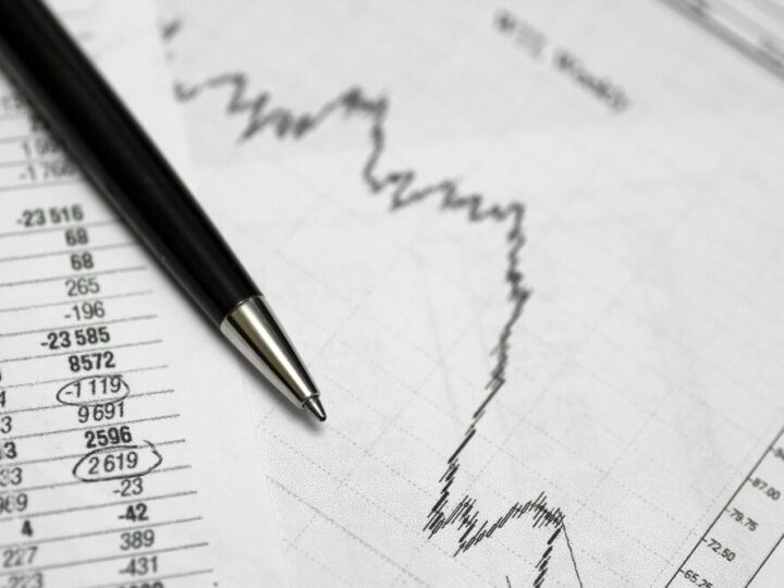 Uważaj na oszustów inwestycyjnych – fałszywi doradcy w sieci zagrażają Twoim finansom!