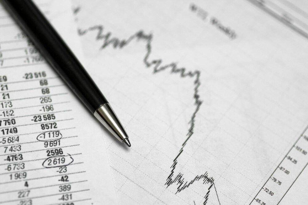 Uważaj na oszustów inwestycyjnych – fałszywi doradcy w sieci zagrażają Twoim finansom!