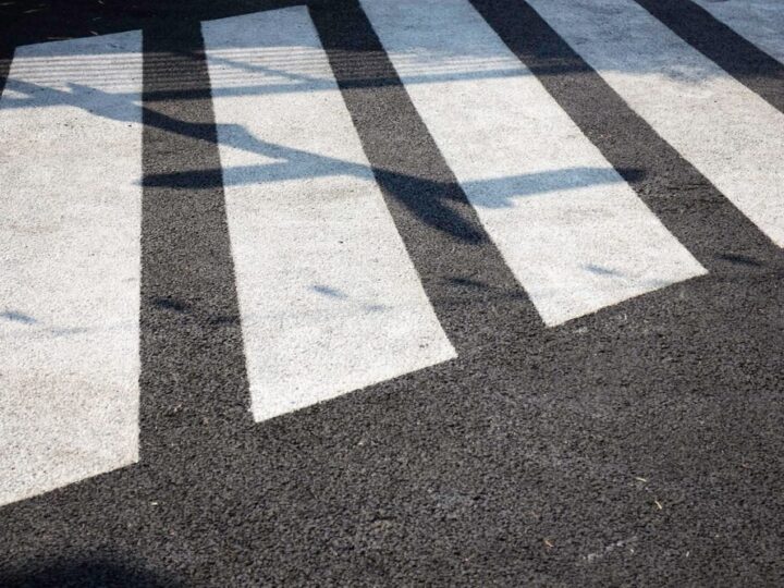 Bezpieczeństwo pieszych w Nowym Sączu – policjanci prowadzą działania prewencyjne