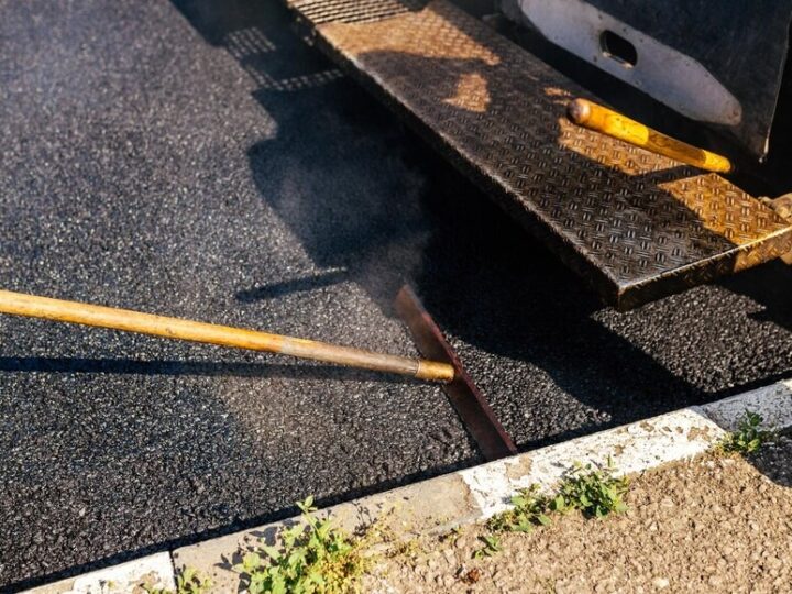 Modernizacja dróg w Gminie Łącko: Jazowsko i Zarzecze z nową nawierzchnią!