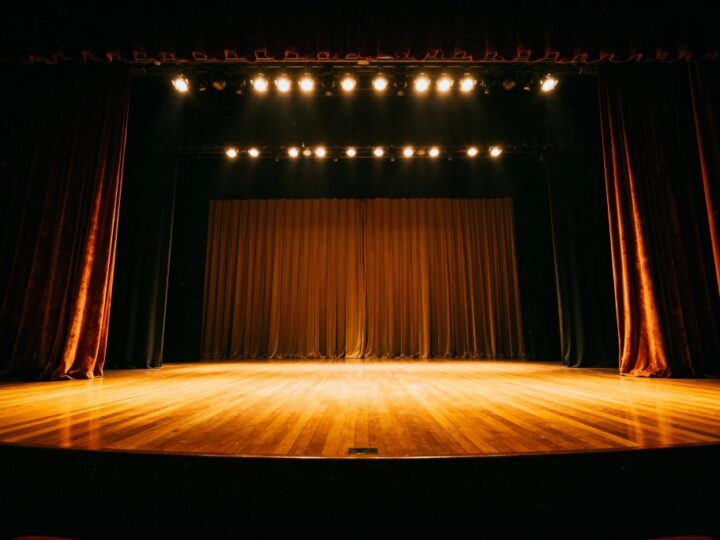 Zaproszenie do teatru – „Dziadek do Orzechów” czeka na dziadków!