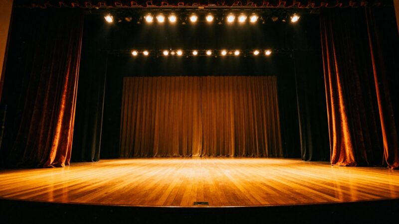 Zaproszenie do teatru – „Dziadek do Orzechów” czeka na dziadków!