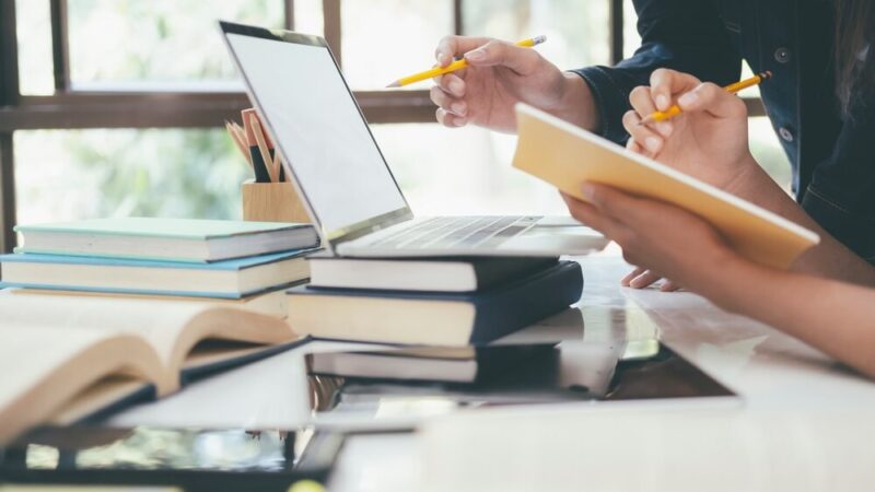 Świąteczne życzenia dla szkół Powiatu Nowosądeckiego od starosty i zarządu