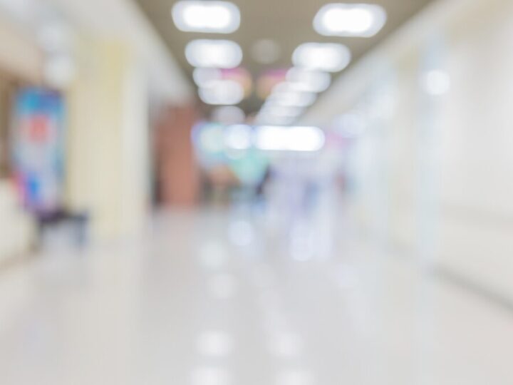 Defibrylatory w chełmieckich szkołach – krok w stronę większego bezpieczeństwa mieszkańców