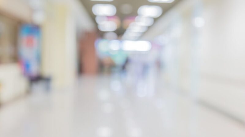 Defibrylatory w chełmieckich szkołach – krok w stronę większego bezpieczeństwa mieszkańców