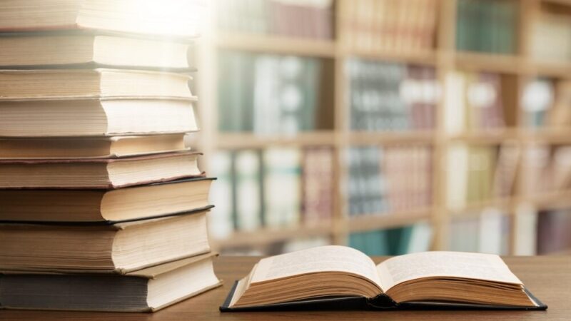 Zakochaj się w czytaniu: Walentynkowe Bingo w bibliotece!