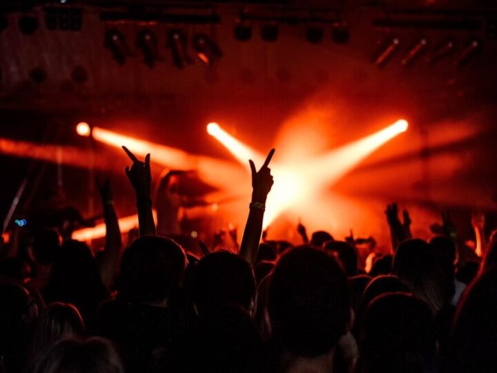 Gminny Dzień Kobiet w Podegrodziu: Emocje, Muzyka i Niezapomniane Występy