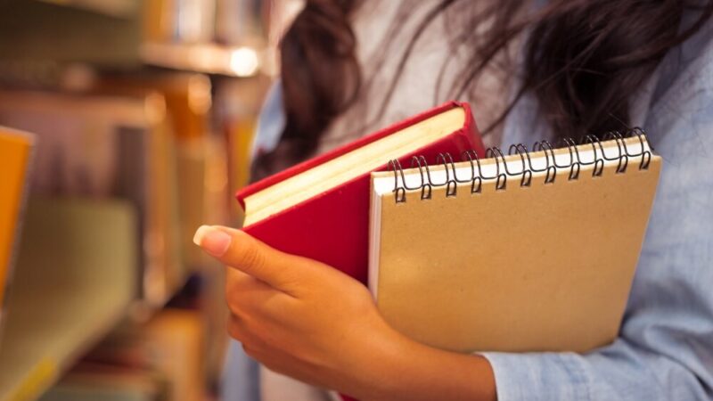 Jubileuszowy Dzień Języka Polskiego w Świniarsku: Uczniowie z gminy Chełmiec w zaciętej rywalizacji językowej