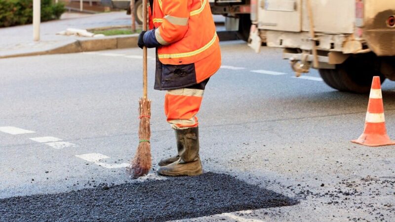 Wiosenne porządki w Chełmcu: drogi zyskują nowe życie!