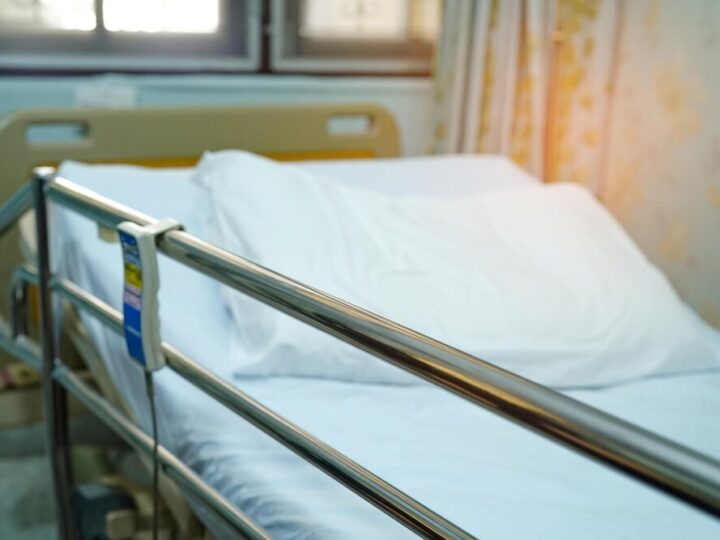 Bezpieczeństwo dzieci na pierwszym planie: Policjanci edukują rodziców i nauczycieli