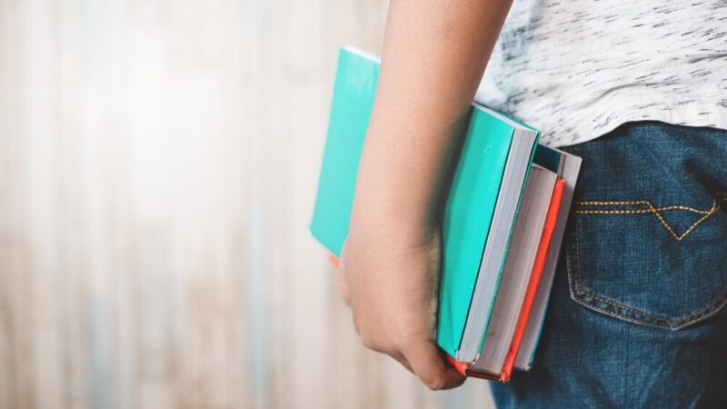 Seniorzy w sieci: Policjantki uczą cyberbezpieczeństwa w Nowym Sączu