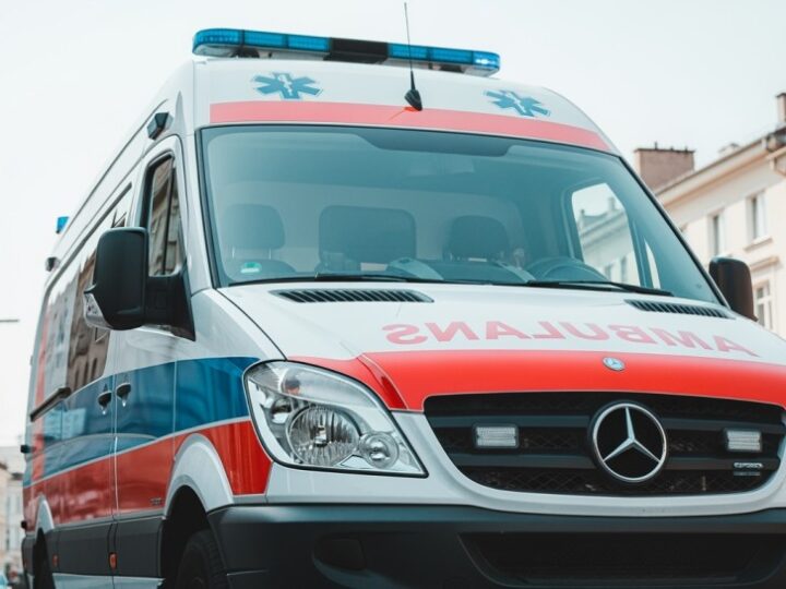 Defibrylator AED w Łososinie Dolnej – nowy krok w stronę bezpieczeństwa mieszkańców