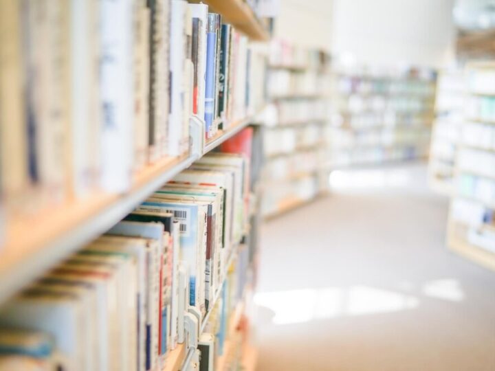 Odkryj magię Paryża: podróżnicze inspiracje w Sądeckiej Bibliotece