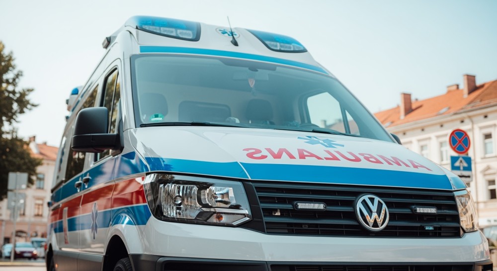 Szybka akcja ratunkowa w Kasinie Wielkiej: odnaleziono zaginiony śmigłowiec R44