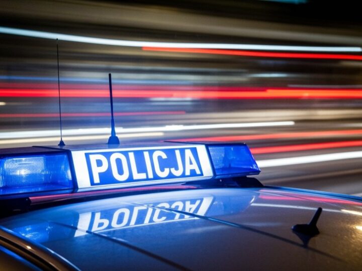 Nocne kontrole drogówki w Nowym Sączu: 62 wykroczenia i zatrzymane prawa jazdy