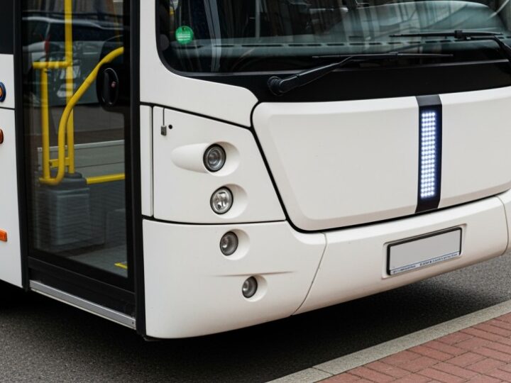 Bezpieczne wsiadanie do autobusu: kluczowe powody, by być wcześniej na przystanku